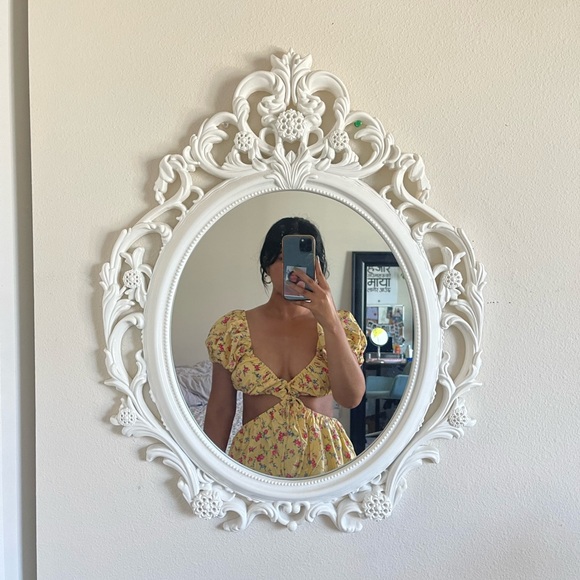 Yellow cut out dress - Picture 3 of 3